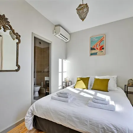 Apartment Au Coeur Des Papes, Dans Batisse De Charme & En Coeur De