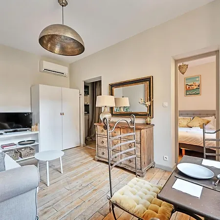 Apartment Au Coeur Des Papes, Dans Batisse De Charme & En Coeur De