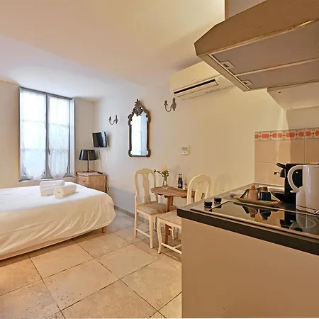 Au Coeur Des Papes, Dans Batisse De Charme & En Coeur De Apartment Avignon