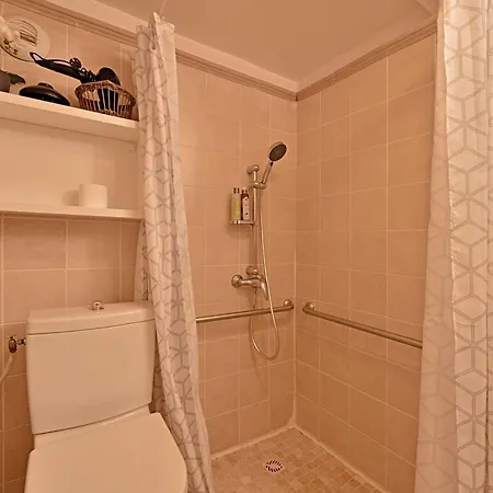 Apartment Au Coeur Des Papes, Dans Batisse De Charme & En Coeur De *